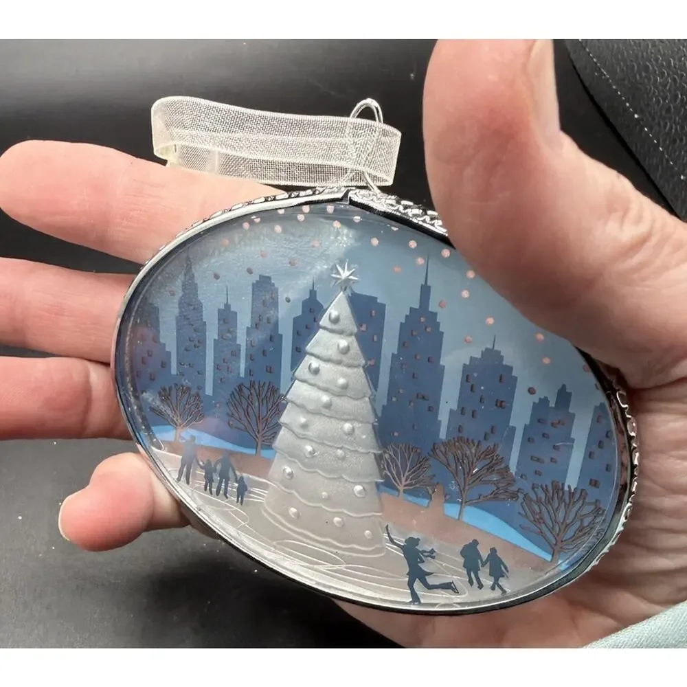 Hallmark Keepsake Christmas Ornament CHRISTMAS In The CITY No Box EUC -Lo16